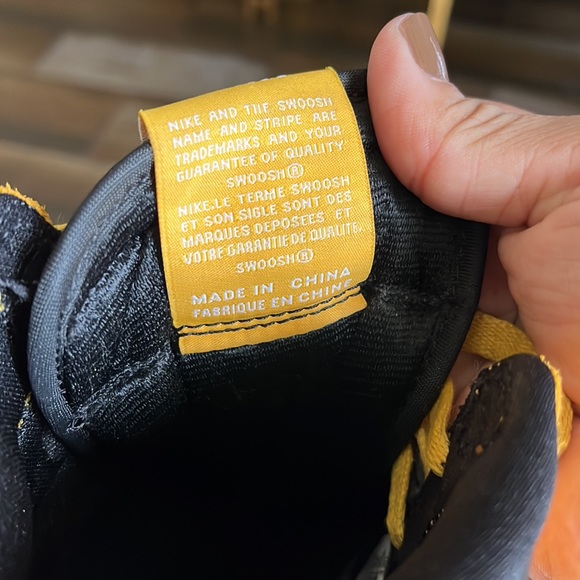 NIKE Jordan 1 Retro High Pollen Sneakers - Picture 5 of 6